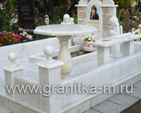 стол и лавочка из белого мрамора для надгробия